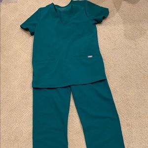 Figs Basic scrub pant and 3 pocket scrub top